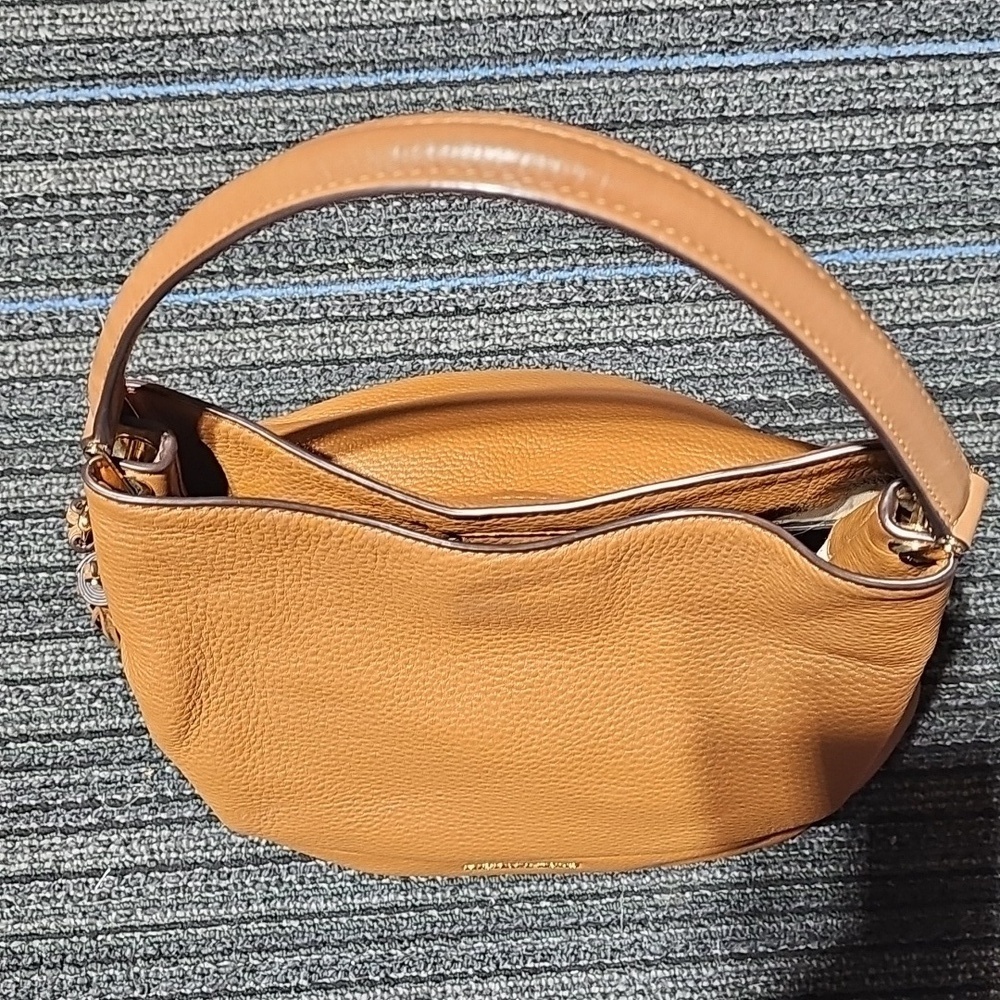 Michael Kors Kip Large Leather Bucket Bag - Picture 3 of 5